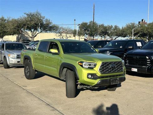 Certified 2023 Toyota Tacoma TRD Off-Road image 3