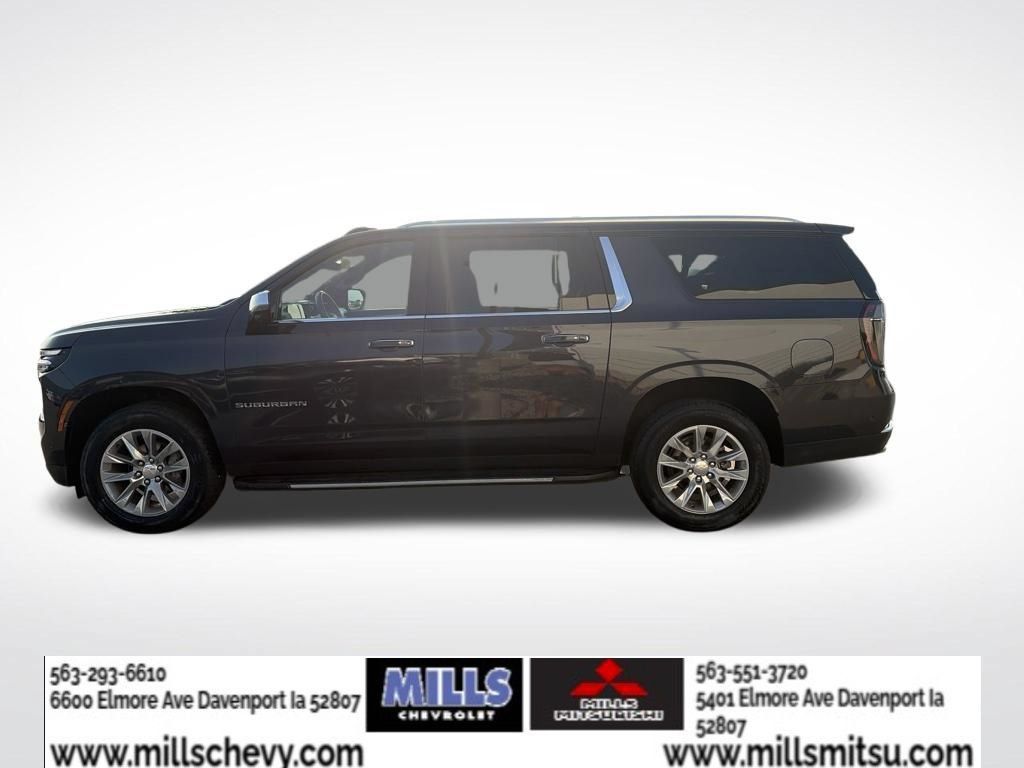 Used 2025 Chevrolet Suburban Premier AWD/4WD image 2