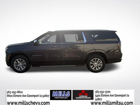 Used 2025 Chevrolet Suburban Premier AWD/4WD image 2