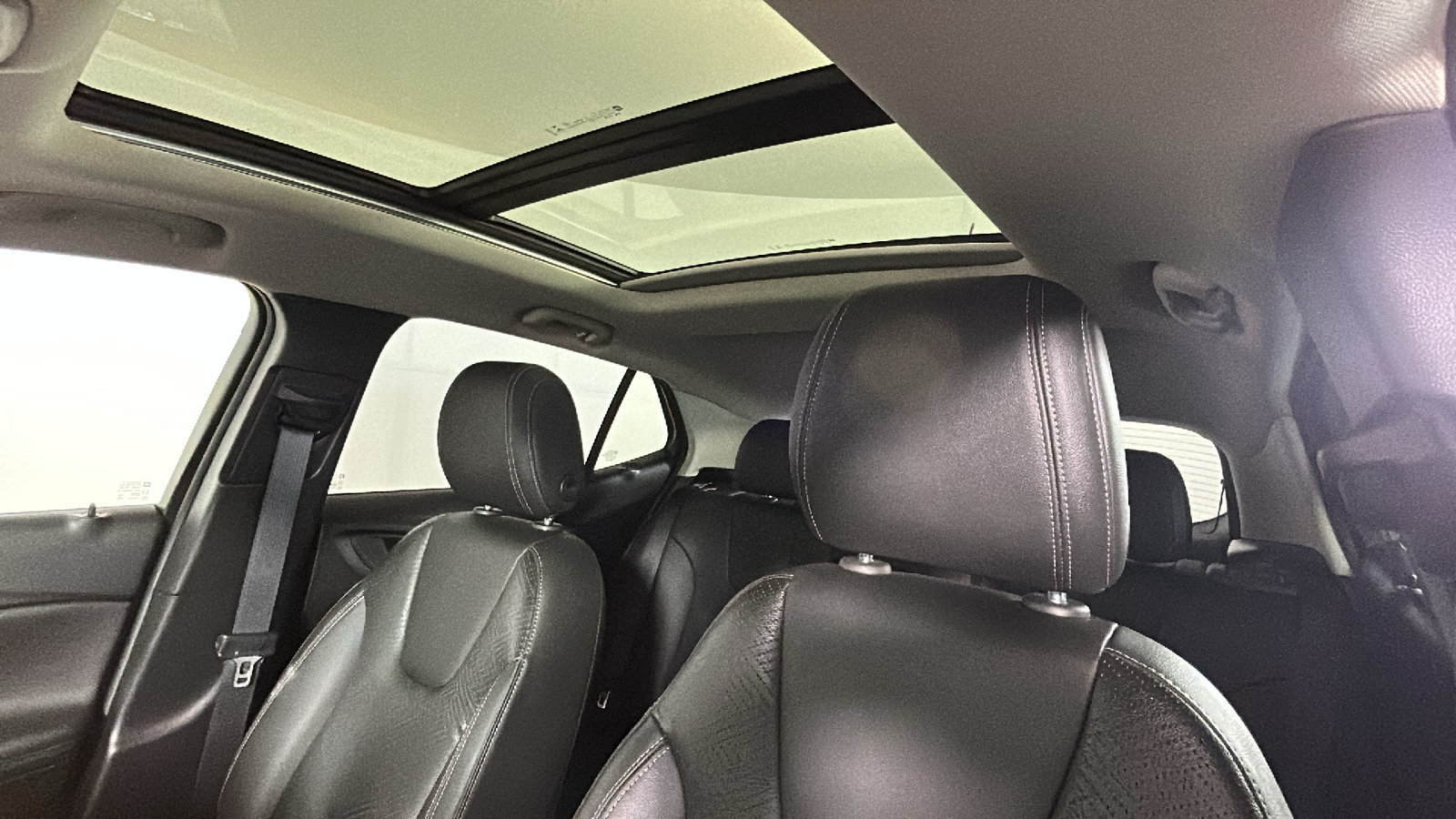 Used 2023 Buick Encore GX Essence w/ Experience Buick Package FWD image 16