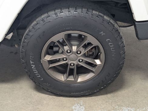 Used 2017 Jeep Wrangler Sahara AWD/4WD image 23
