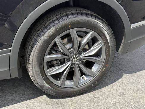 Used 2022 Volkswagen Tiguan SE FWD image 7