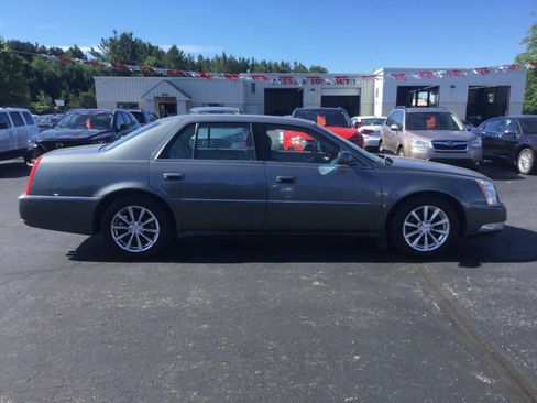 Used 2006 Cadillac DTS w/ Trunk Convenience Package FWD image 6