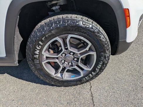 Used 2022 Jeep Grand Cherokee Trailhawk AWD/4WD image 12