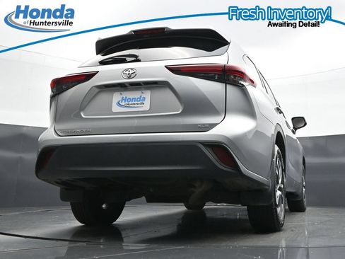 Used 2024 Toyota Highlander XLE FWD image 34