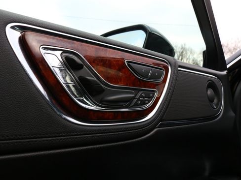 Used 2020 Lincoln Continental Reserve image 22