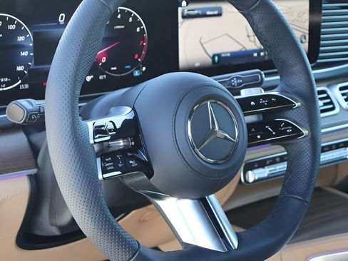 New 2026 Mercedes-Benz GLS 580 4MATIC image 21