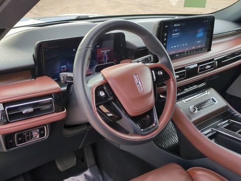 Used 2025 Lincoln Aviator Reserve w/ Equipment Group 201A image 12