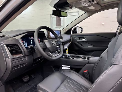 New 2026 Nissan Rogue Platinum image 13