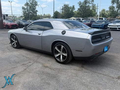 Used 2017 Dodge Challenger R/T RWD image 5