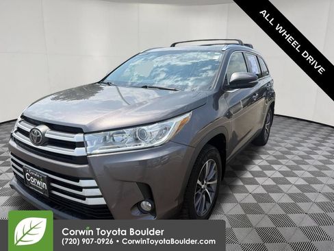 Used 2019 Toyota Highlander XLE w/ Carpet Mat Package (TMS) AWD/4WD image 3