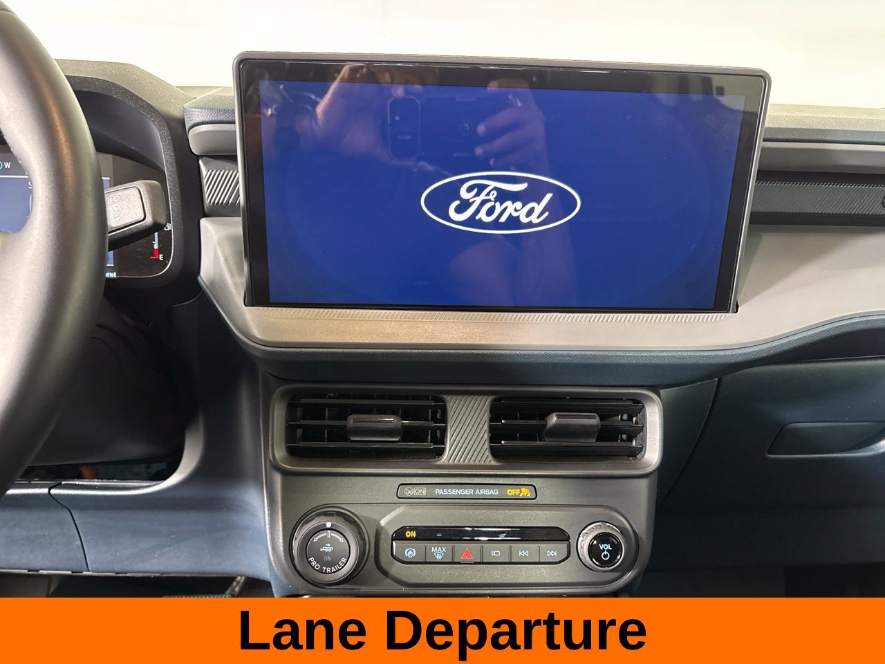 Used 2025 Ford Maverick Lariat w/ Black Appearance Package AWD/4WD image 18