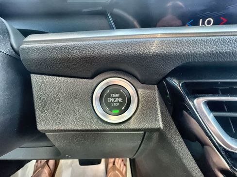 Used 2025 Chevrolet Traverse LT image 17