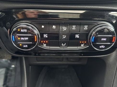 Used 2021 Buick Encore GX Essence w/ Experience Buick Package image 25