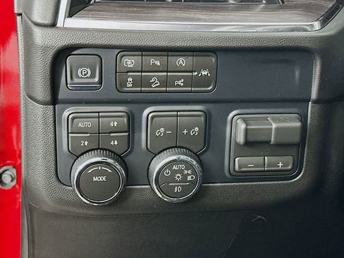 Used 2026 Chevrolet Tahoe Z71 w/ Comfort Package AWD/4WD image 16