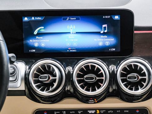 Used 2022 Mercedes-Benz GLB 250 4MATIC image 18