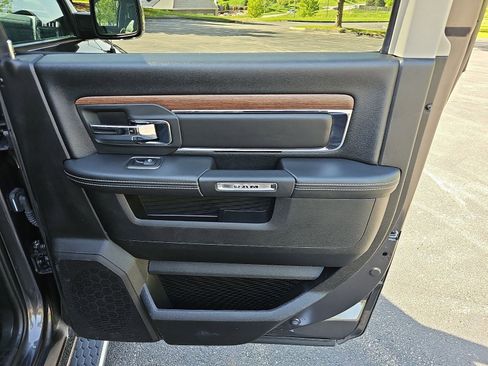 Used 2017 RAM 1500 Laramie w/ Convenience Group AWD/4WD image 17