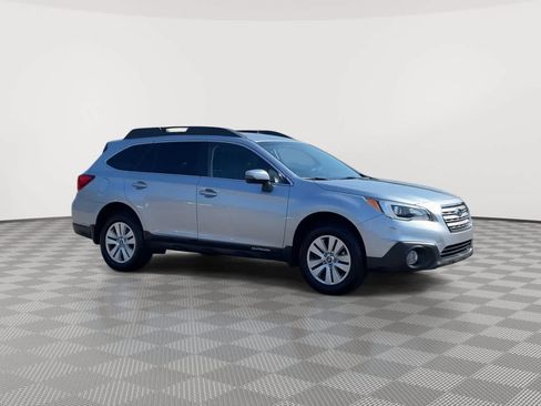 Used 2016 Subaru Outback 2.5i Premium AWD/4WD image 2