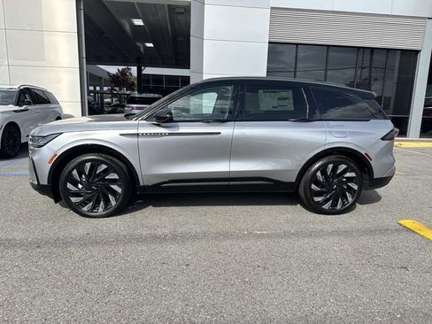 New 2026 Lincoln Nautilus Reserve w/ Jet Appearance Package AWD/4WD image 6
