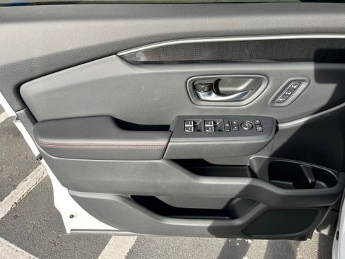 New 2025 Honda Pilot Black Edition image 9