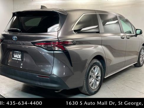 Used 2023 Toyota Sienna LE AWD/4WD image 5