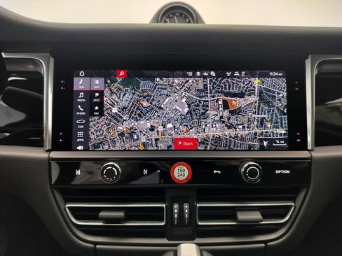 Certified 2025 Porsche Macan AWD/4WD image 14