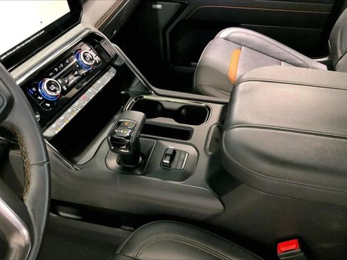 Used 2024 GMC Sierra 1500 AT4 w/ Technology Package AWD/4WD image 17