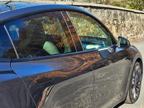 Used 2022 Tesla Model Y Performance image 10