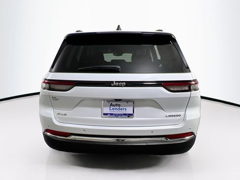 Used 2023 Jeep Grand Cherokee Laredo AWD/4WD image 6
