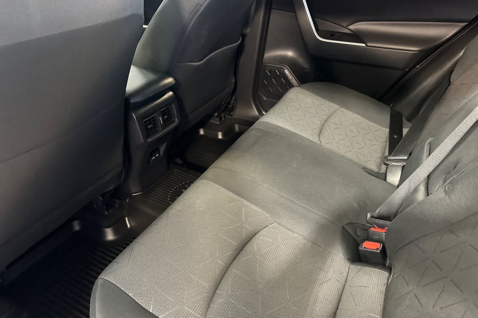 Used 2024 Toyota RAV4 XLE AWD/4WD image 5