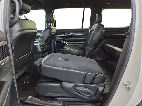 Used 2022 Jeep Wagoneer Series III w/ Flexible Seating Group image 13