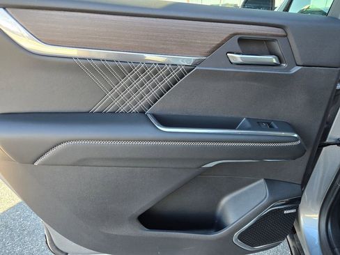 Used 2025 GMC Acadia Denali image 40