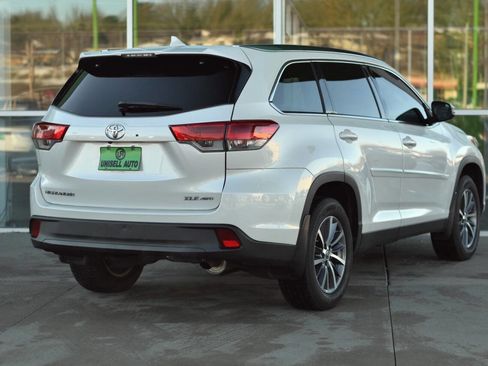 Used 2019 Toyota Highlander XLE image 7