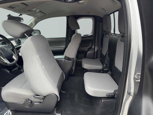 Used 2017 Toyota Tacoma SR5 image 38