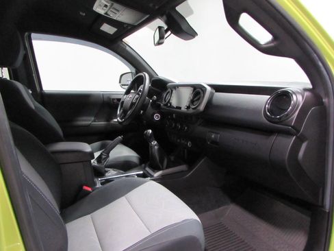 Used 2023 Toyota Tacoma TRD Off-Road w/ Black Out Package (TMS) AWD/4WD image 17