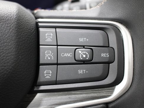 Used 2024 Jeep Wagoneer Series III w/ Premium Group I AWD/4WD image 13