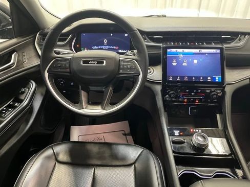 Used 2023 Jeep Grand Cherokee Limited w/ Luxury Tech Group II image 15