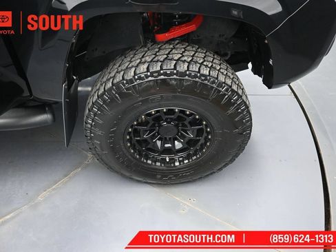 Used 2022 Toyota Tacoma SR AWD/4WD image 29