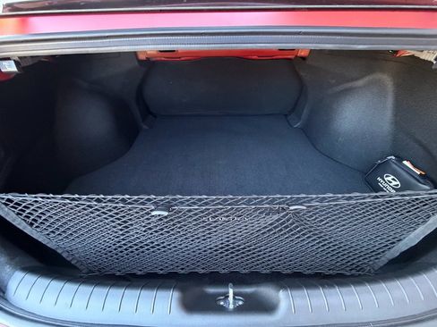 Used 2025 Hyundai Elantra Blue image 11