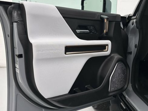 Used 2025 GMC Hummer EV 3X AWD/4WD image 23