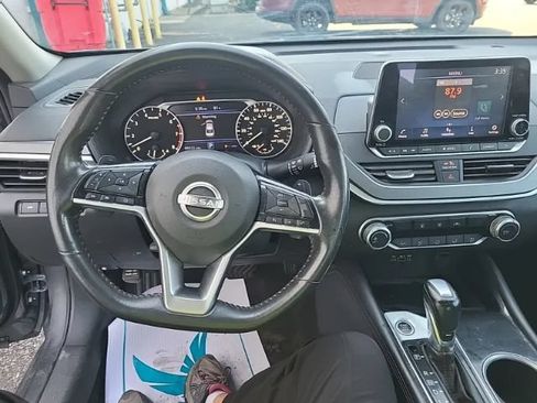 Used 2023 Nissan Altima 2.5 SR FWD image 6