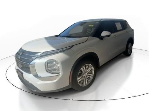 Used 2022 Mitsubishi Outlander ES FWD image 5