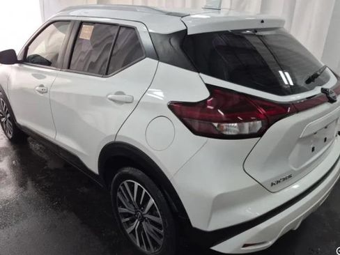 Used 2023 Nissan Kicks SV FWD image 3