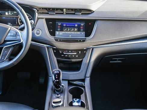 Used 2025 Cadillac XT5 Premium Luxury image 12