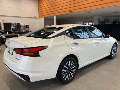 Used 2025 Nissan Altima 2.5 SV image 5