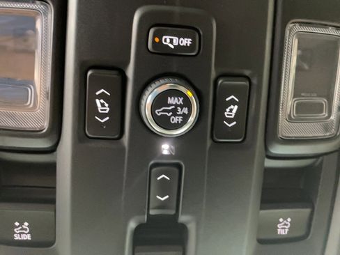 Used 2024 Chevrolet Suburban High Country image 19