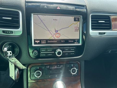 Used 2012 Volkswagen Touareg Executive AWD/4WD image 20