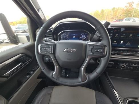 Used 2025 Chevrolet Silverado 2500 ZR2 w/ Technology Package image 29
