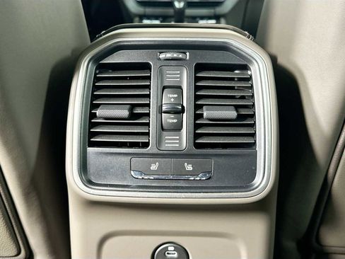 Certified 2025 Porsche Macan image 26