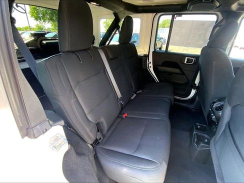 Used 2019 Jeep Wrangler Unlimited Sahara w/ Safety Group AWD/4WD image 18